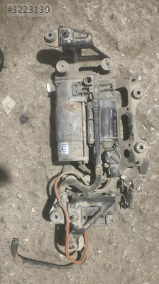 Audi A8 S8 4H Compressor Suspension Valve Block