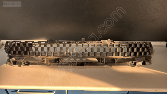 RENAULT AUSTRAL ALPİNE ÖN TAMPON ORTA IZGARA 622547759R