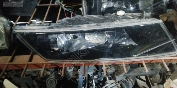 SKODA SÜPER B SİS FARI ÇIKMA