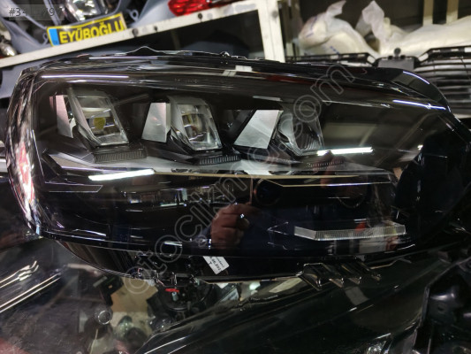 Peugeot 208 sağ ön far sıfır