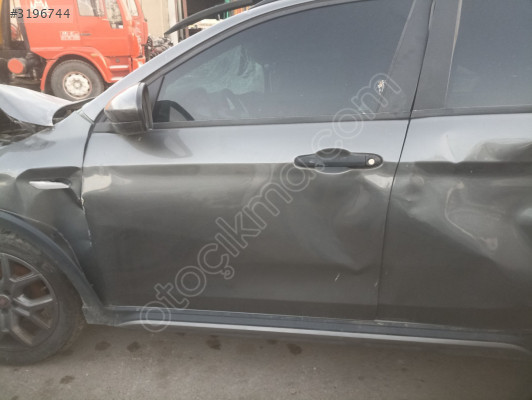 Fiat Egea Cross Sol ön kapı