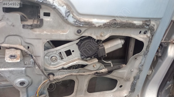 renault kangoo sol ön cam krikosu