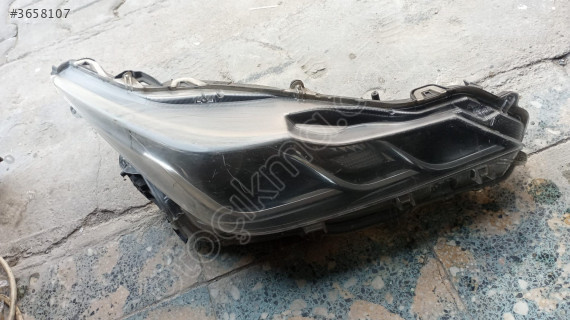 TOYOTA COROLLA ORJİNAL ÇIKMA SAĞ FAR