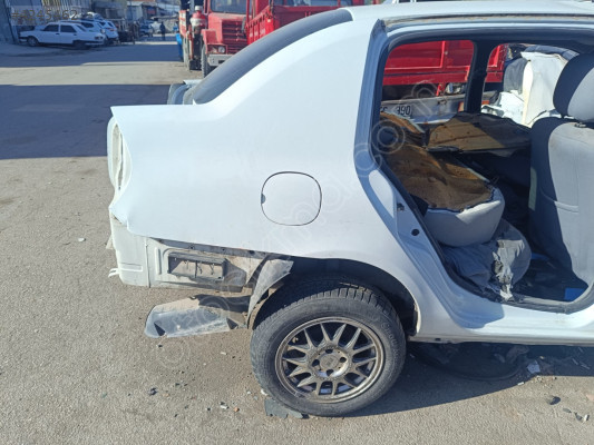 Renault Clio sağ Arka çamurluk