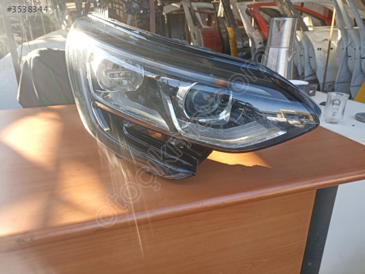 Renault Megane 4 Touch Sağ Ön Far