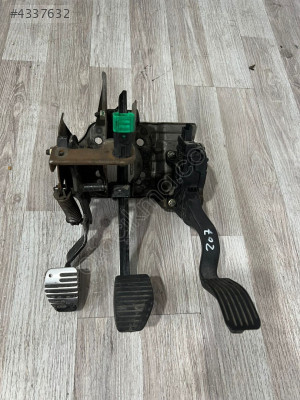 PEUGEOT 207  PETAL TAKIMI 9680756880