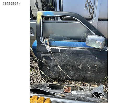 Nissan Nissan pikap sağ ön kapı