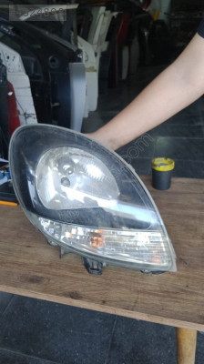 Renault Kango2 siyah zemin sağ ön far