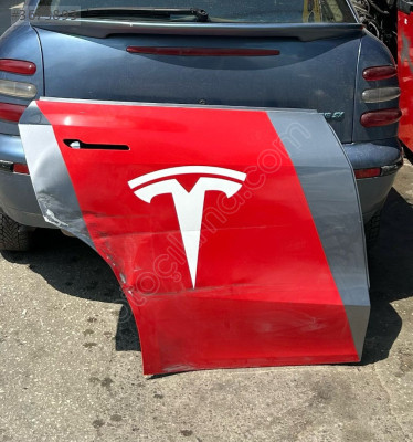 TESLA MODEL Y SAĞ ARKA KAPI