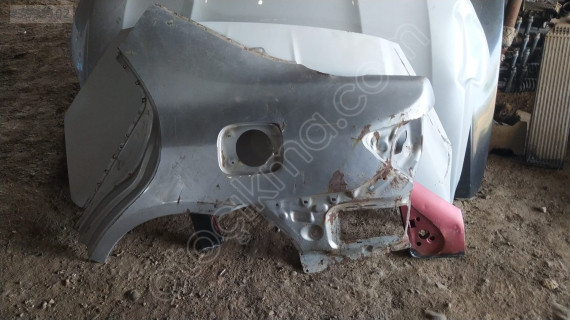 Toyota Corolla 2009 model sol arka çamurluk