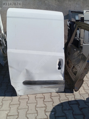 Fiat Doblo sağ Orta kapı kapalı kasa