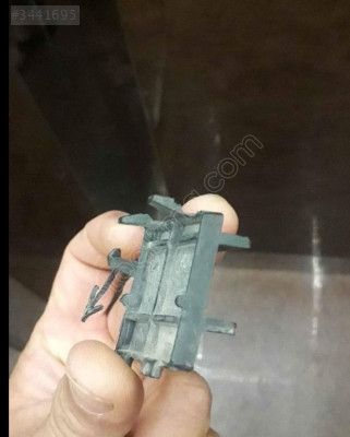 Renault Clio sembol ön tampon çeki demiri kapağı
