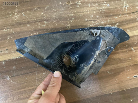 FORD ESCORT SAĞ AYNA İÇ ÜÇGEN PLASTİĞİ 95-00 MODEL
