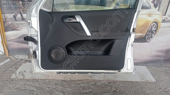 2001 polo sağ kapı döşemesi çıkma