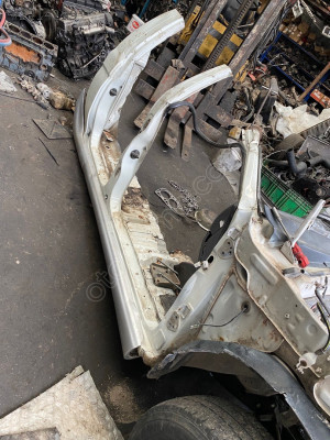 Nissan navara sağ marşbiyel