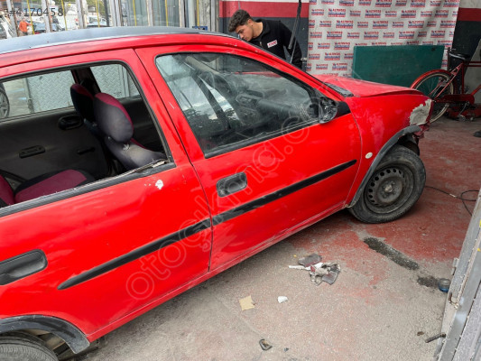 OPEL CORSA SAĞ ÖN KAPI