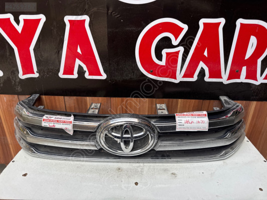 Toyota Hilux ön panjur 2016 2020