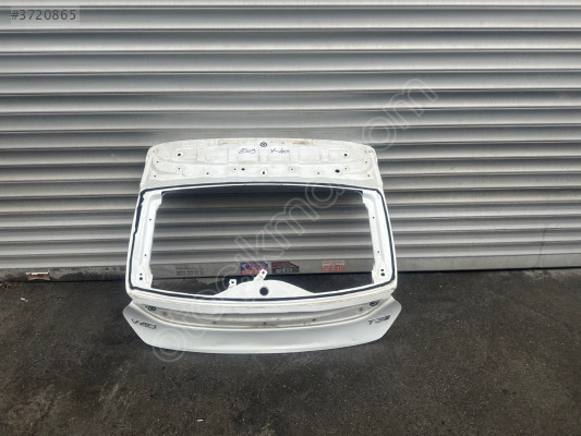Volvo v40 bagaj kapağı beyaz hatasız
