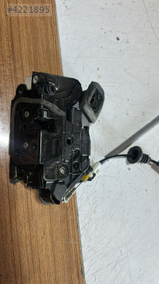 2015-2019 SKODA OCTAVİA SOL ARKA KAPI KİLİDİ ORJ ÇIKMA