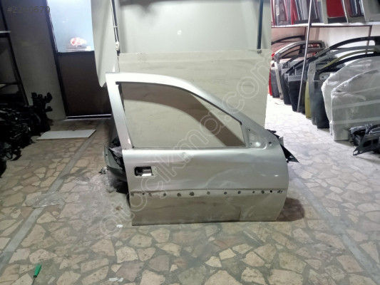 OPEL VECTRA B SAĞ ÖN KAPI 2001 ÇIKMA PARÇA