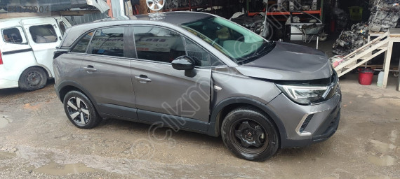 Opel Crossland sağ ön kapı ve diğer kaporta parçaları