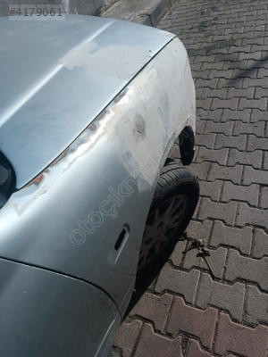 Nissan Primera sağ ön çamurluk
