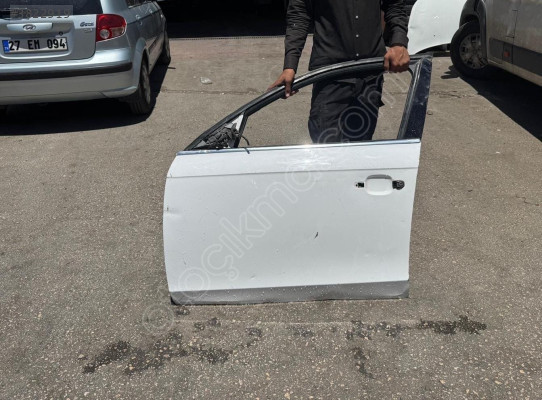 2010/2015 AUDİ A4 BEYAZ SOL ÖN KAPI ORJINAL DOLU
