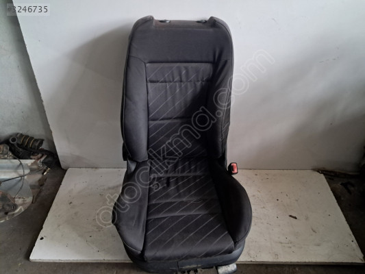 AUDİ A3 - SAĞ YOLCU KOLTUĞU HAFİF HASARLI