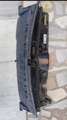 Peugeot 2008 ön kilit paneli plastiği 9825827680