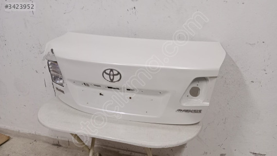 Toyota avensis bagaj kapagi