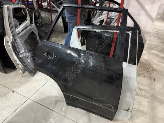 SUZUKİ VİTARA ÇIKMA ORJİNAL SAĞ ARKA KAPI BD1