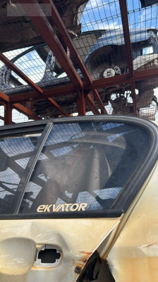BMW F20 SOL ARKA KELEBEK CAMI ORJINAL