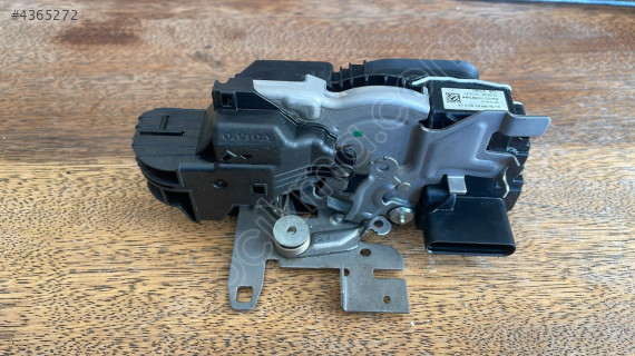 VOLVO S60 V60 XC40 XC60 XC90 ARKA SAĞ KAPI KİLİDİ 32131413