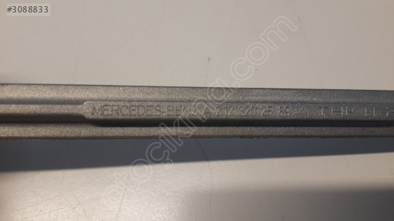Mercedes E 212 ROT KOLU SOL A2123202589