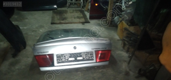 Mitsubişi karisma bagaj kapağı bagaj kapısı