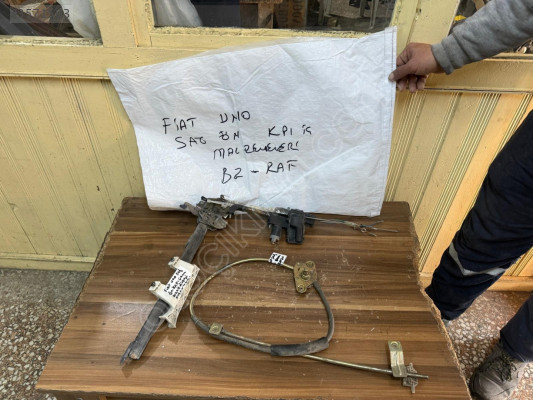FİAT UNO SAĞ ÖN KAPI CAM KRİKOSU MANUEL ORJİNAL ÇIKMA