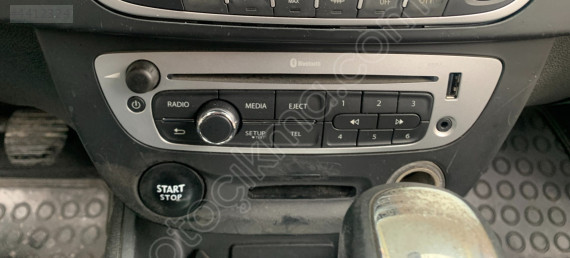 RENAULT FLUENCE ORİJİNAL SÖKME TEYP RENKAY OTO KOCAELİ
