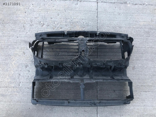 BMW 5 SERİ F10 ÖN HAVA KANAL MASKESİ 804966910