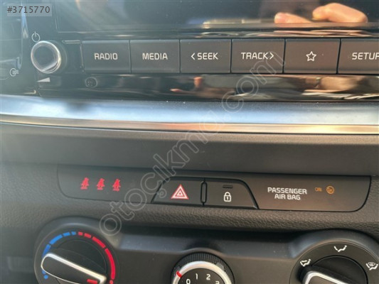 2023 Kia Stonic Dörtlü Flaşör Düğmesi