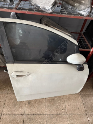 Fıat linea sağ ön kapı dolu