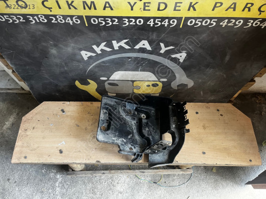 46537958 Siena Akü Alt Tablası Orjinal Çıkma