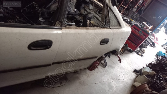mazda lantis sol arka kapı