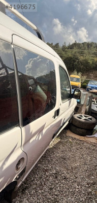 Peugeot partneri sağ ön kapı