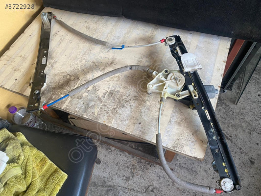 FORD B-MAX SAĞ ÖN KAPI CAM KRİKOSU