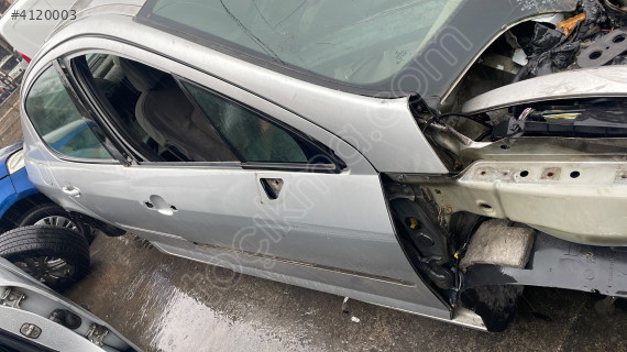 Peugeot 407 sağ ön kapı