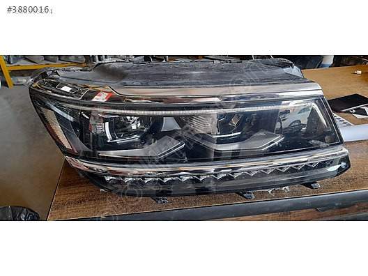VW Tiguan Sağ Far - Ünallar Oto Çıkma Yedek Parça