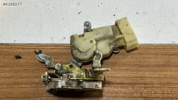 2005-2010 TOYOTA YARİS SAĞ ÖN KAPI KİLİDİ ORJ ÇIKMA