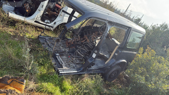 2012 Connect kesme sol arka çamurluk