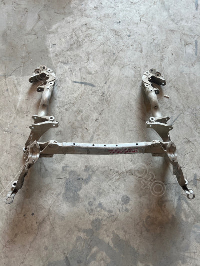 AUDİ Q5 ÖN ALT ÇERÇEVE 8R0399315J