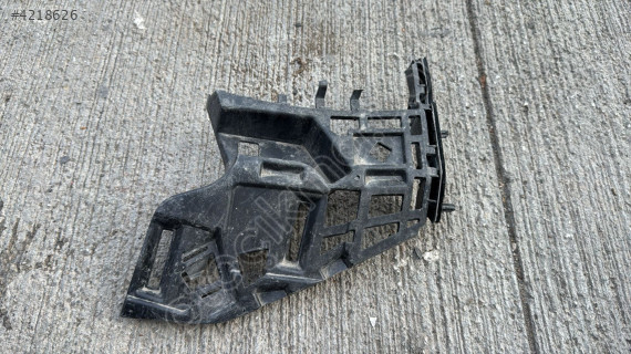 VOLVO XC90 SAĞ ÇAMURLUK BRAKETİ 31353406